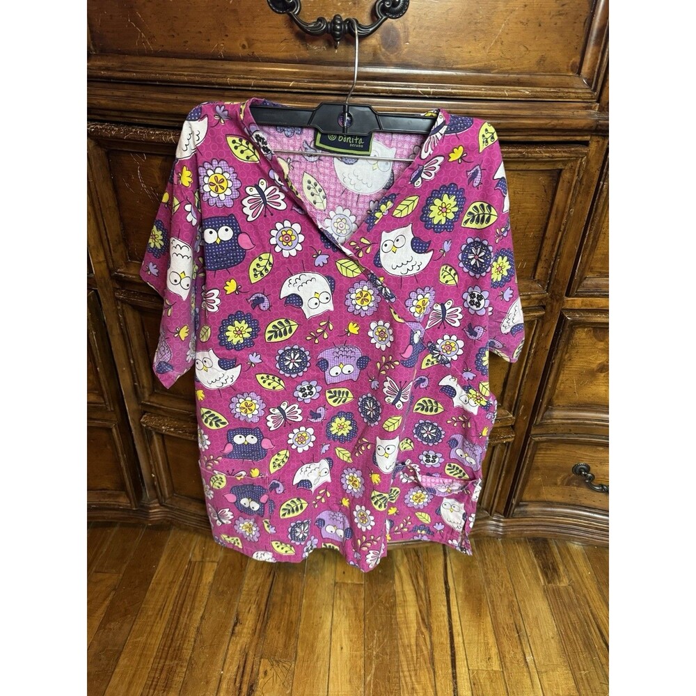 Bonita Scrubs Women’s XL Scrub Set Pink Owl Print Top with Green Koi Pants